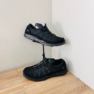 Skechers Women's Gratis Strolling walking sneakers in black Size 8.5